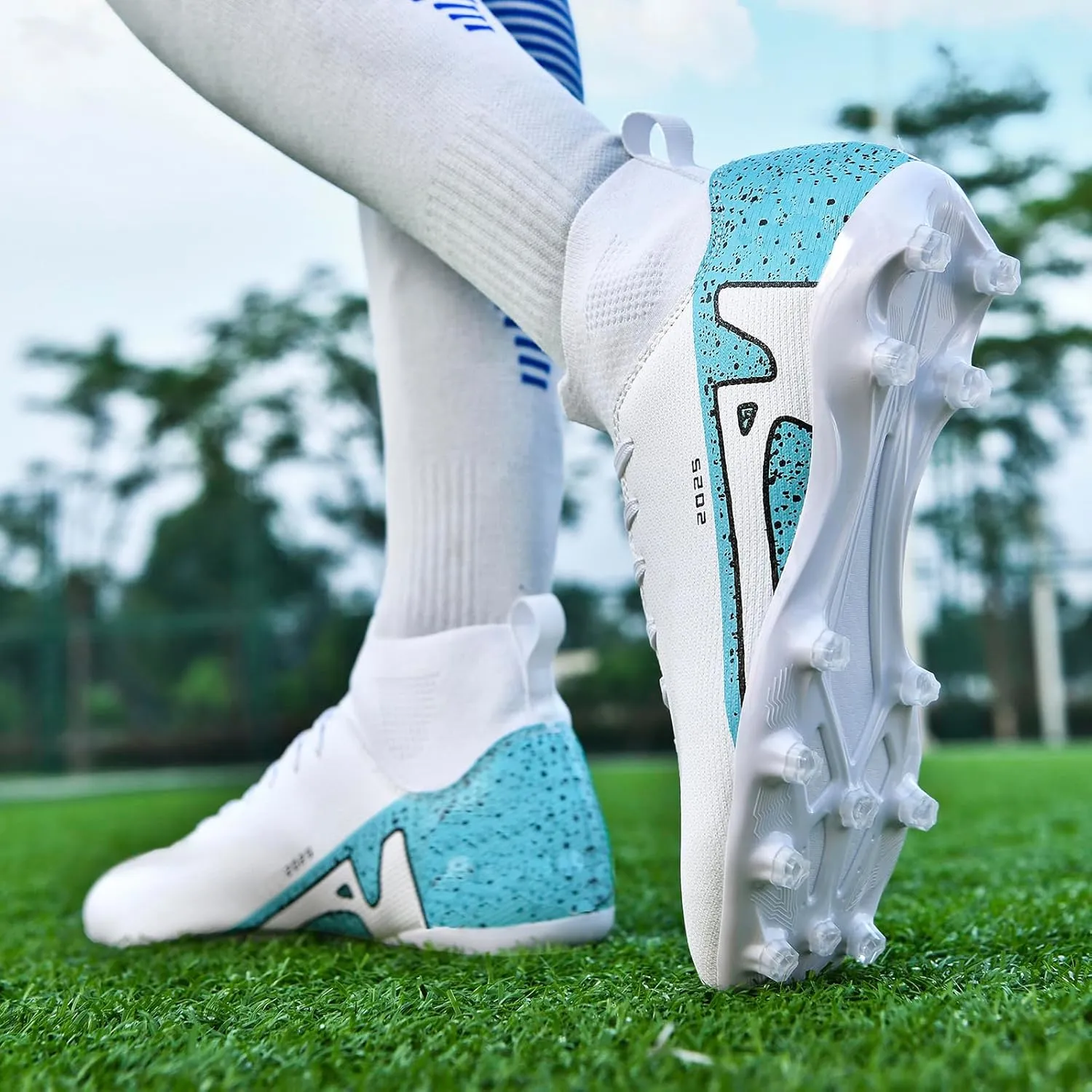 Boys' and Girls' Soccer Shoes TF Training Shoe Breathable, Anti Slip, Lightweight Sports Cleats for Boys and Girls' Football Suitable for Artificial Grass