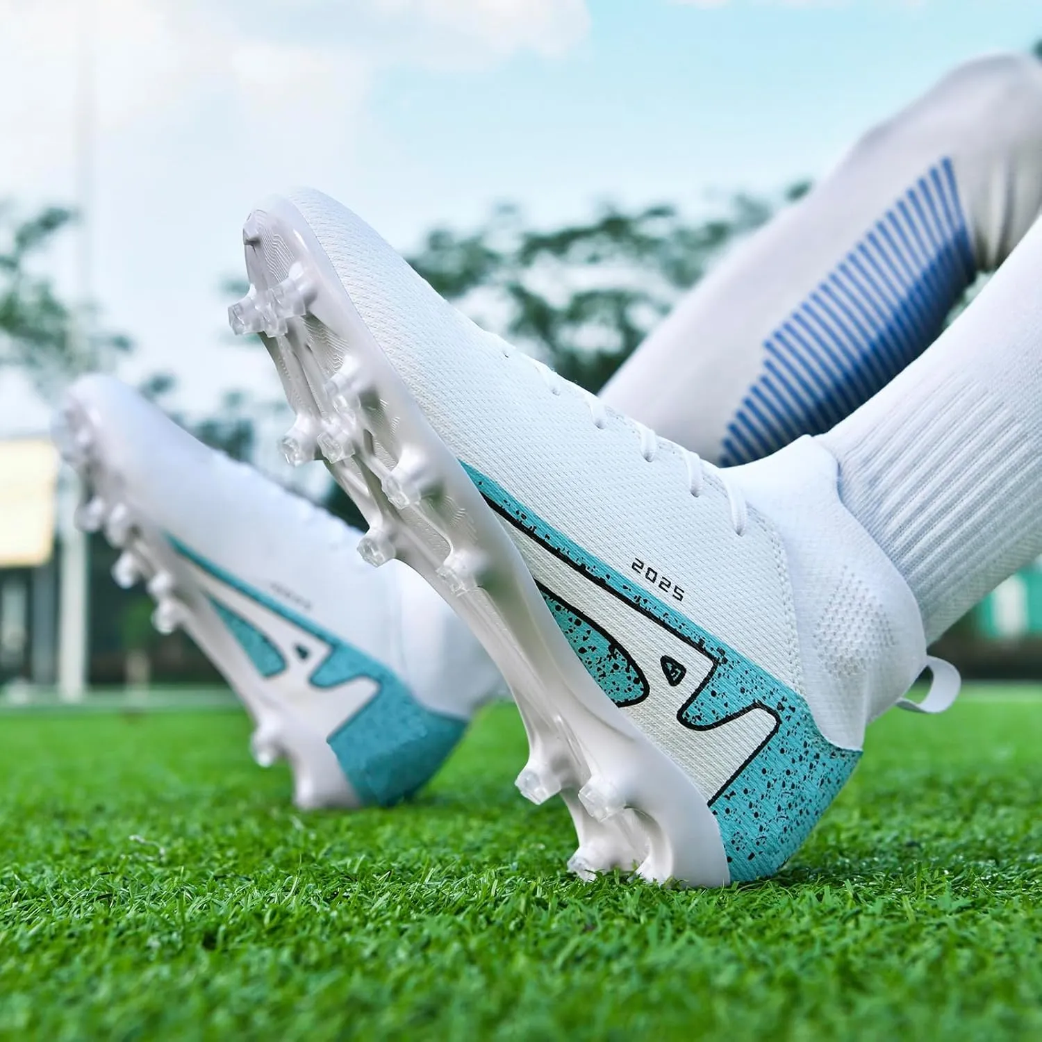 Boys' and Girls' Soccer Shoes TF Training Shoe Breathable, Anti Slip, Lightweight Sports Cleats for Boys and Girls' Football Suitable for Artificial Grass